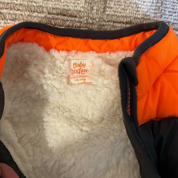 Baby Boden Puffer Vest - Picture 3 of 4